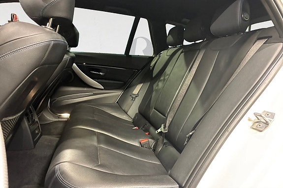 BMW 320 14 of 17