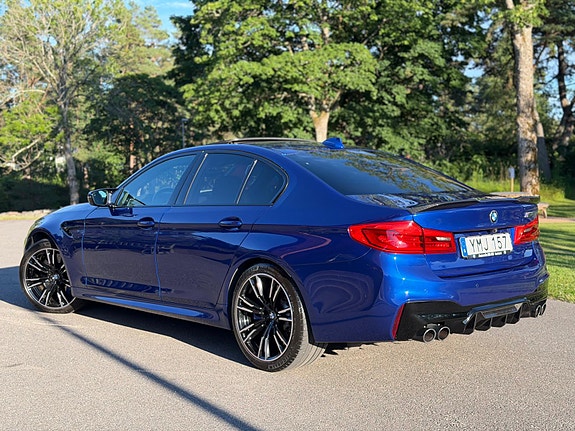 BMW M5 2 of 5