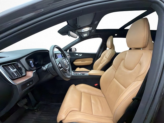 Volvo XC60 14 of 30