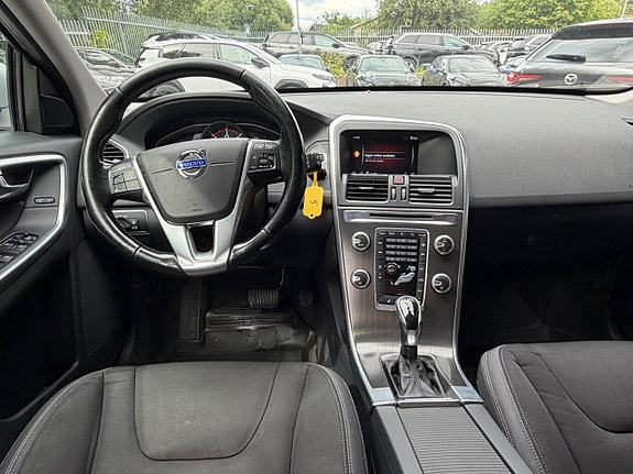 Volvo XC60 8 of 13
