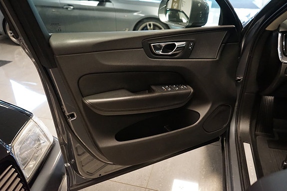 Volvo XC60 4 of 5