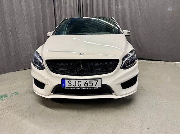 Mercedes-Benz B200 3 of 5