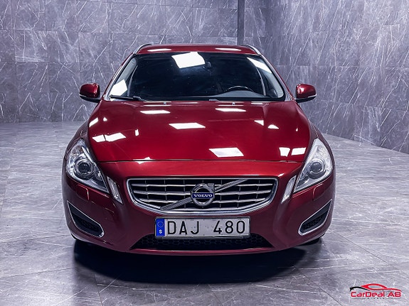 Volvo V60 2 of 5