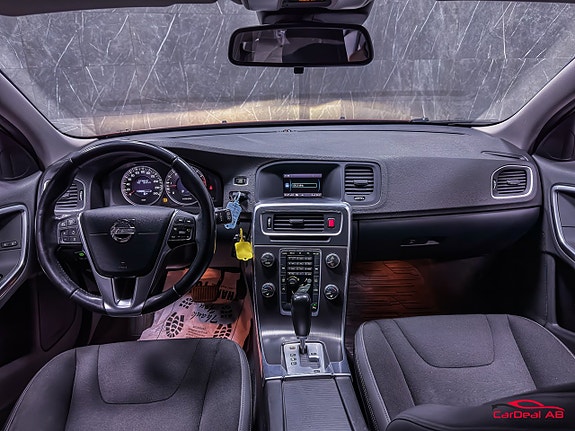 Volvo V60 13 of 24