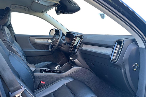 Volvo XC40 24 of 28