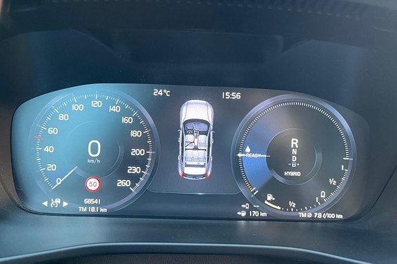 Volvo XC40 18 of 28