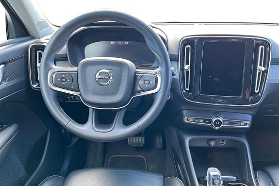 Volvo XC40 27 of 28