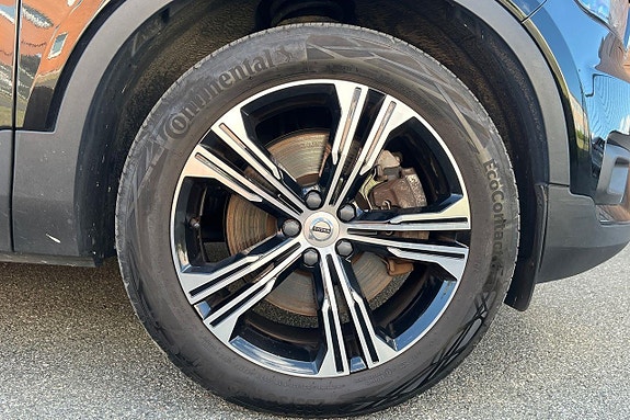 Volvo XC40 13 of 28