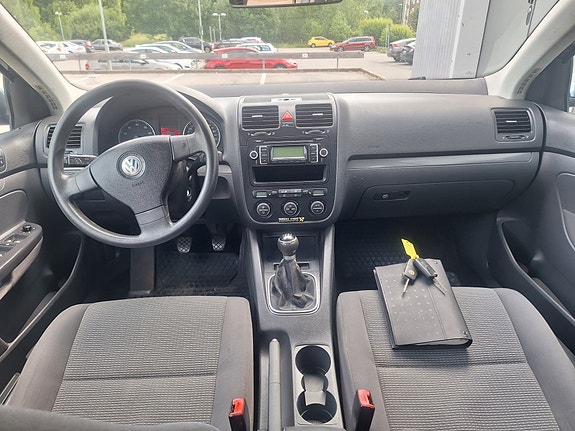 Volkswagen Golf V 9 of 11