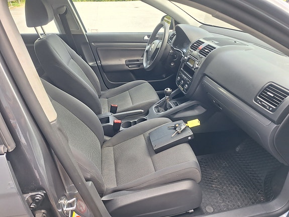 Volkswagen Golf V 7 of 11