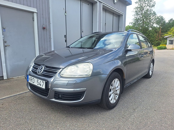 Volkswagen Golf V 2 of 11