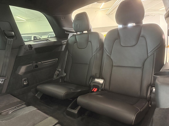 Volvo XC90 8 of 23