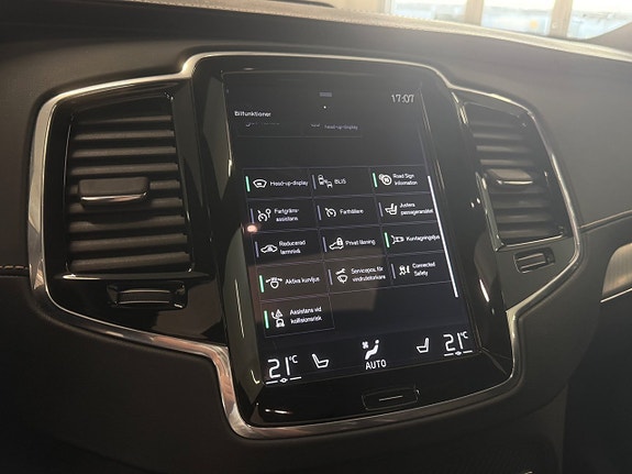 Volvo XC90 16 of 23
