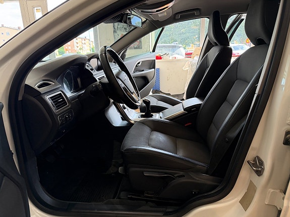 Volvo XC70 13 of 25