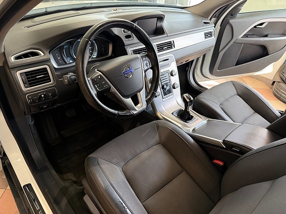 Volvo XC70 12 of 25