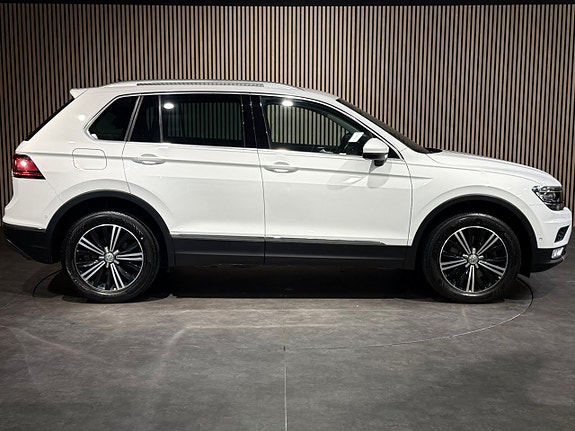 Volkswagen Tiguan 2 of 5