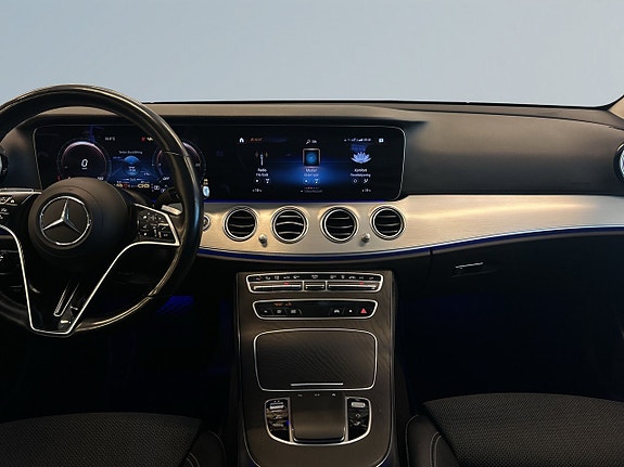 Mercedes-Benz E300 11 of 26