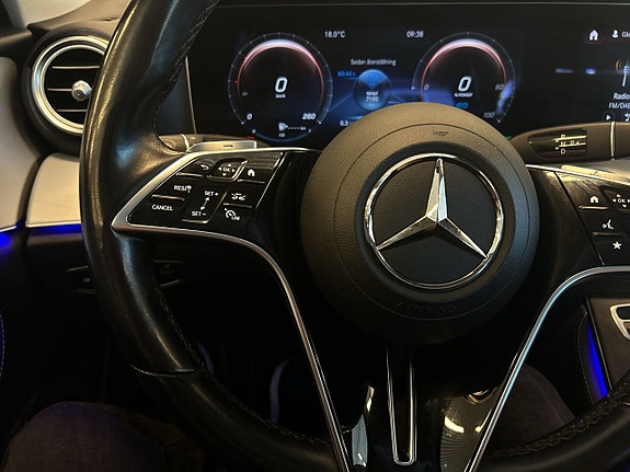 Mercedes-Benz E300 22 of 26