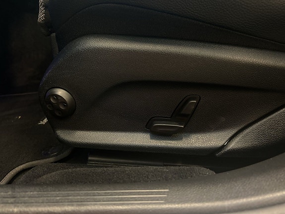 Mercedes-Benz E300 19 of 26
