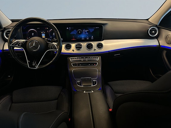 Mercedes-Benz E300 8 of 26