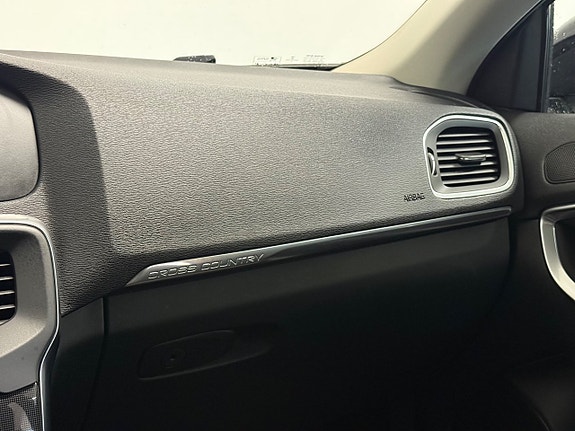 Volvo V40 Cross Country 12 of 15
