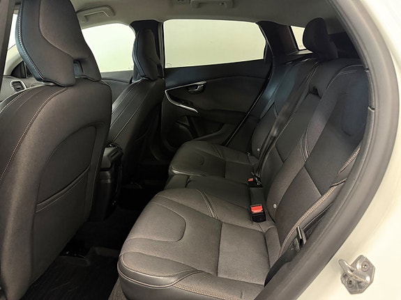 Volvo V40 Cross Country 14 of 15