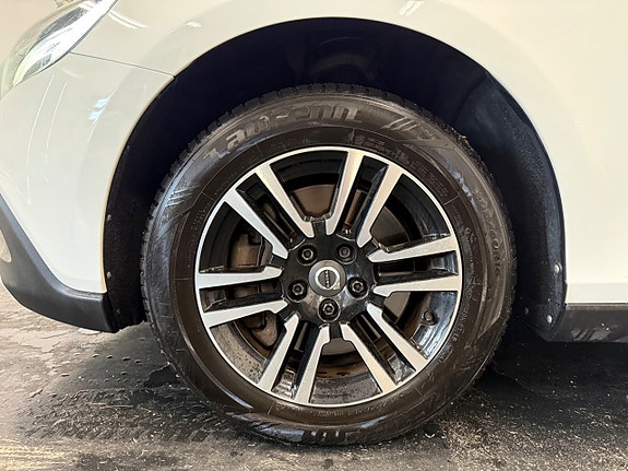 Volvo V40 Cross Country 4 of 15
