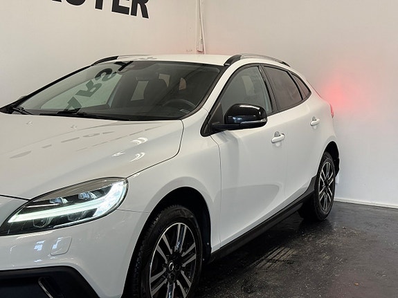 Volvo V40 Cross Country 3 of 15