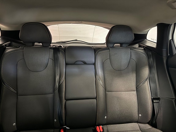 Volvo V40 Cross Country 13 of 15