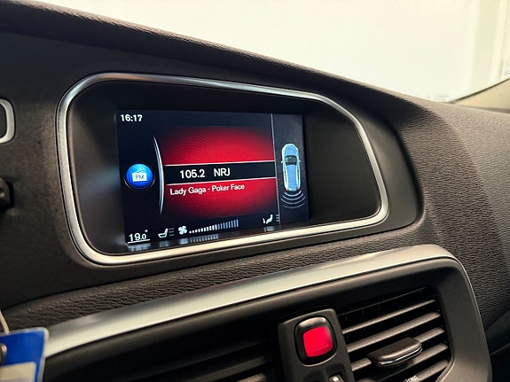 Volvo V40 Cross Country 11 of 15