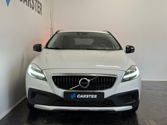 Volvo V40 Cross Country 2 of 15