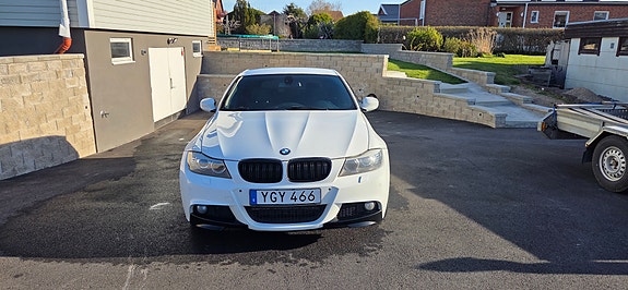 BMW 318d 3 of 5