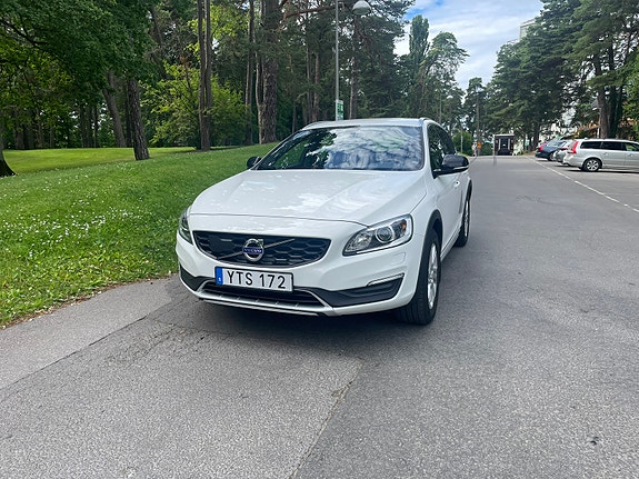 Volvo V60 Cross Country 4 of 5