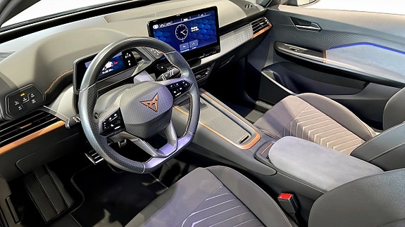 Cupra Born 7 of 12