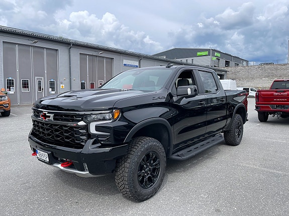 Chevrolet Silverado 1500 2 of 5