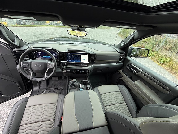 Chevrolet Silverado EV 8 of 11