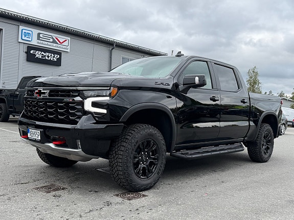 Chevrolet Silverado EV 3 of 11