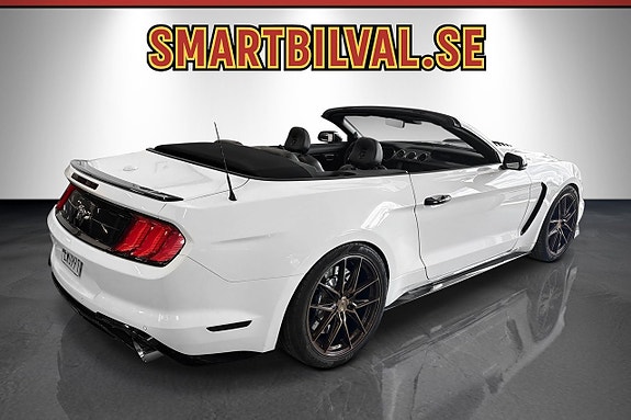Ford Mustang 4 of 5