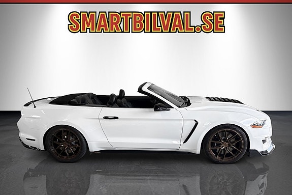 Ford Mustang 3 of 5