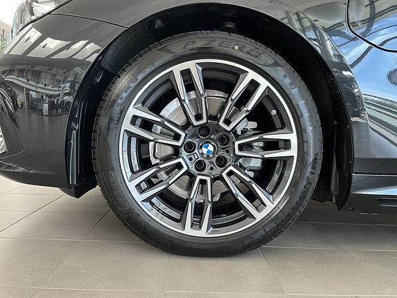 BMW 530e 4 of 5