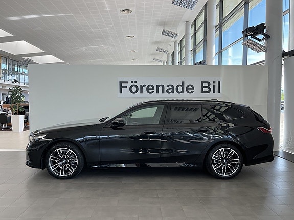BMW 530e 3 of 5