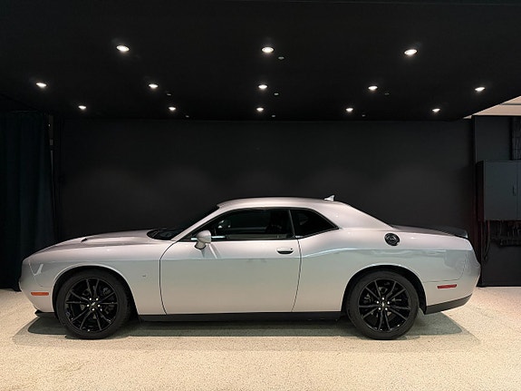 Dodge Challenger 4 of 5