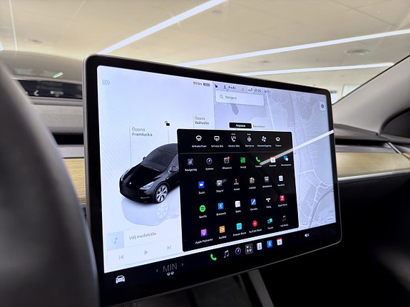 Tesla Model Y 13 of 19