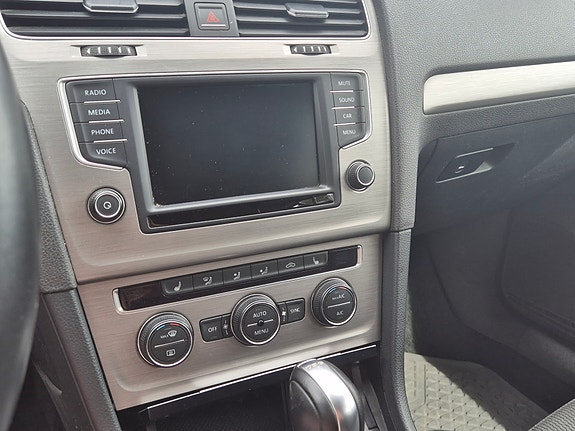 Volkswagen Golf VII 9 of 11