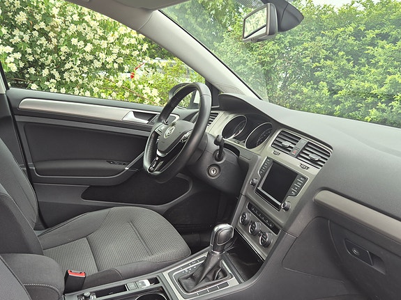 Volkswagen Golf VII 10 of 11