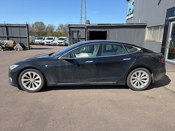 Tesla Model S 2 of 5