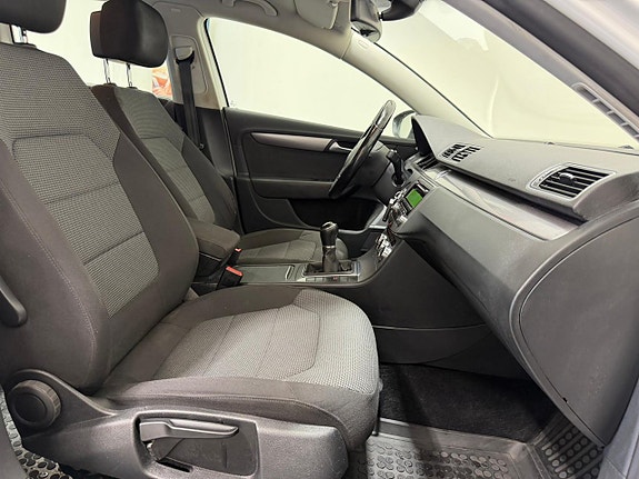 Volkswagen Passat 12 of 18