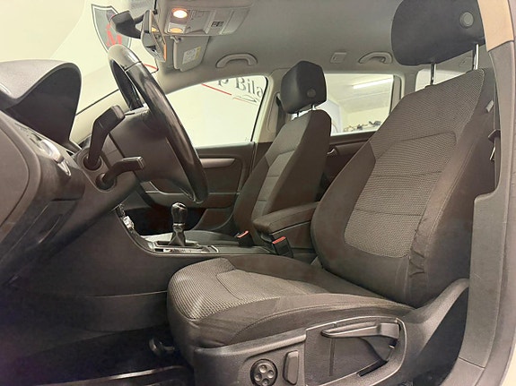 Volkswagen Passat 13 of 18