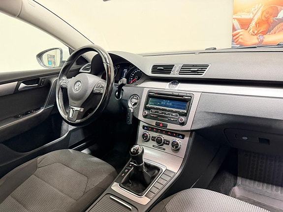 Volkswagen Passat 2 of 5