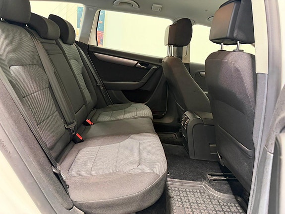 Volkswagen Passat 8 of 18
